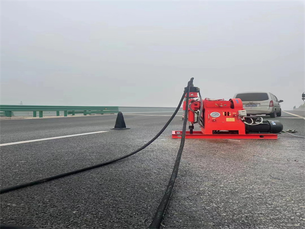 石排镇马路路基路面开裂下沉注浆加固灌浆