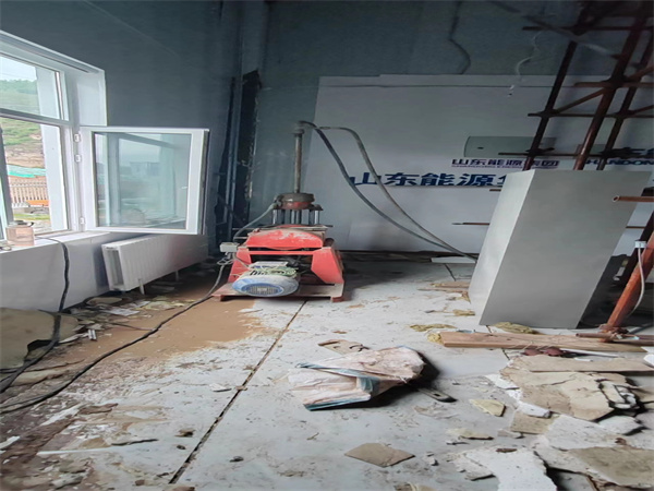 石排镇地基基础下沉墙体裂缝加固注浆顶升施工