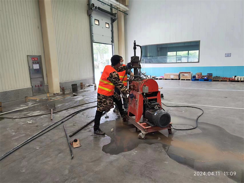 石排镇厂房地面下沉塌陷注浆加固施工